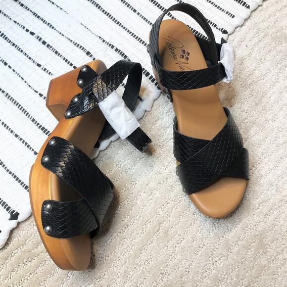 Patricia Nash - NWB Black Leather Sandals Gigi - Picture 1 of 7